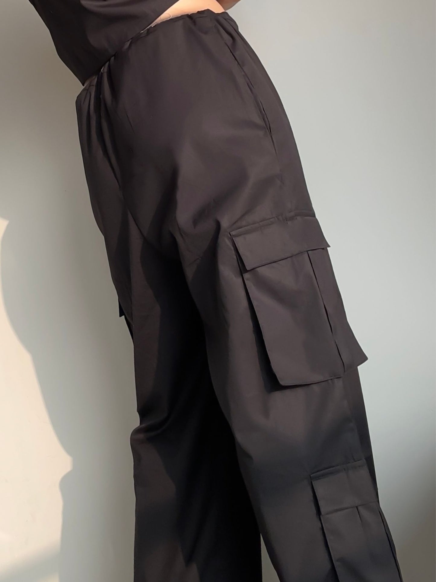 Natte Cargo Pocket Pants in Black