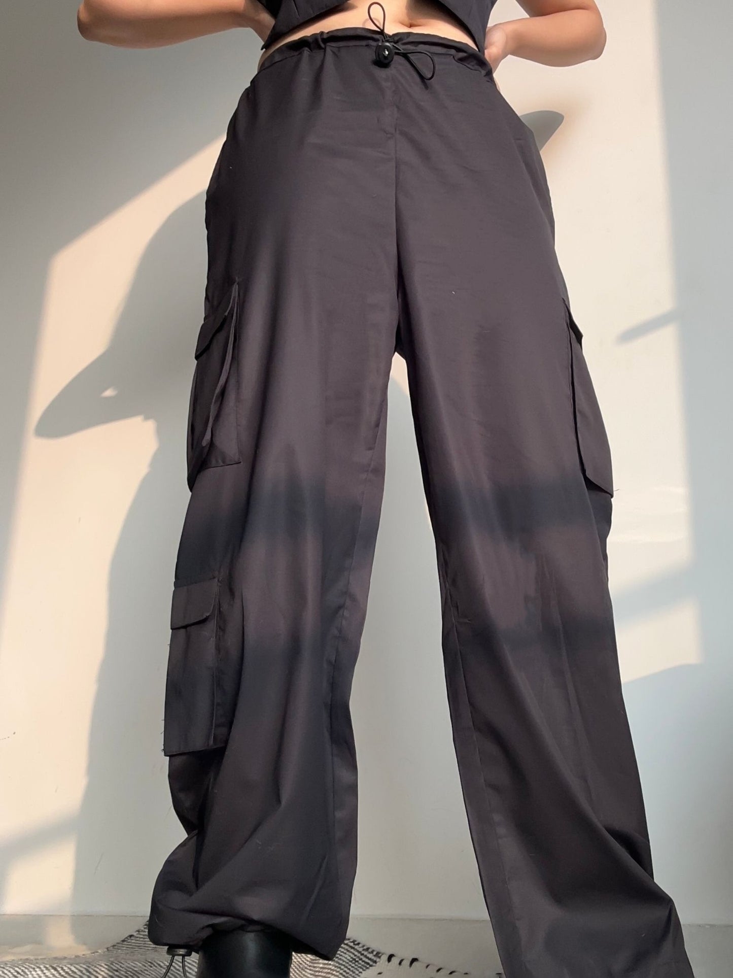 Natte Cargo Pocket Pants in Black