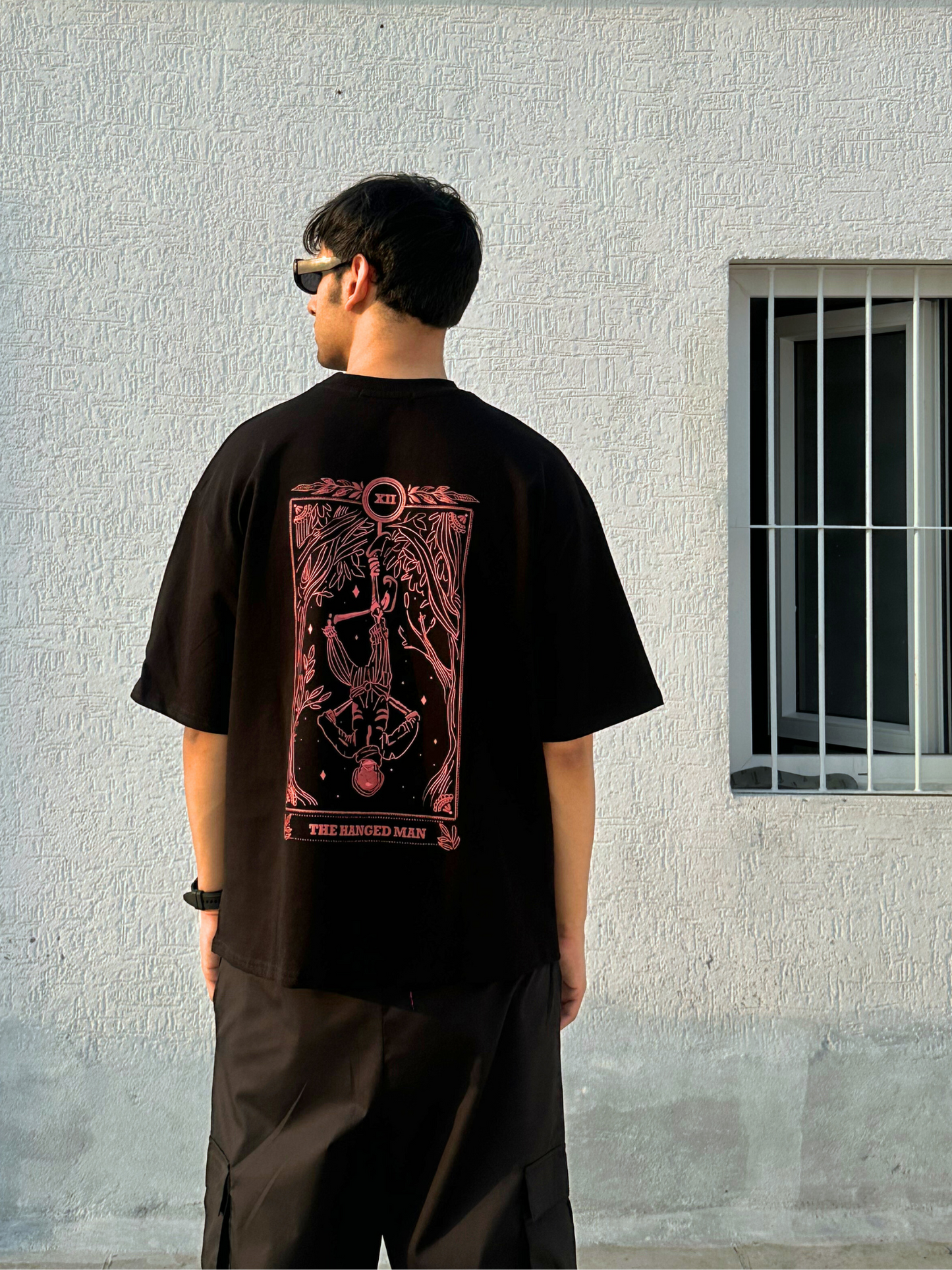 BLACK INVERSE WISDOM OVERSIZED TSHIRT